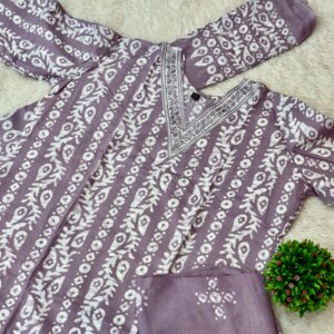 Sandhya : onion pink